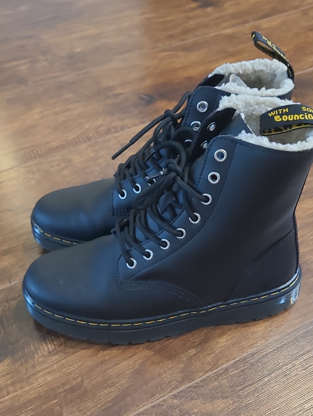 Dr. Martens Black Lace-Up Faux Fur Ankle Boots Ladies 8 Mens 7 - Picture 3 of 9